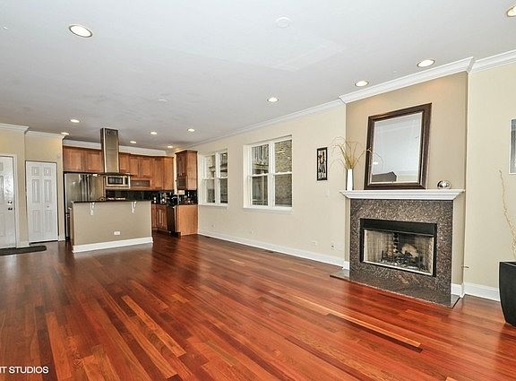 2nd image of 2424 N Southport Ave APT C