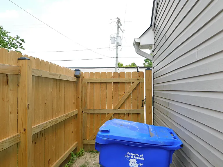 7559 Hughart St — Photo 57