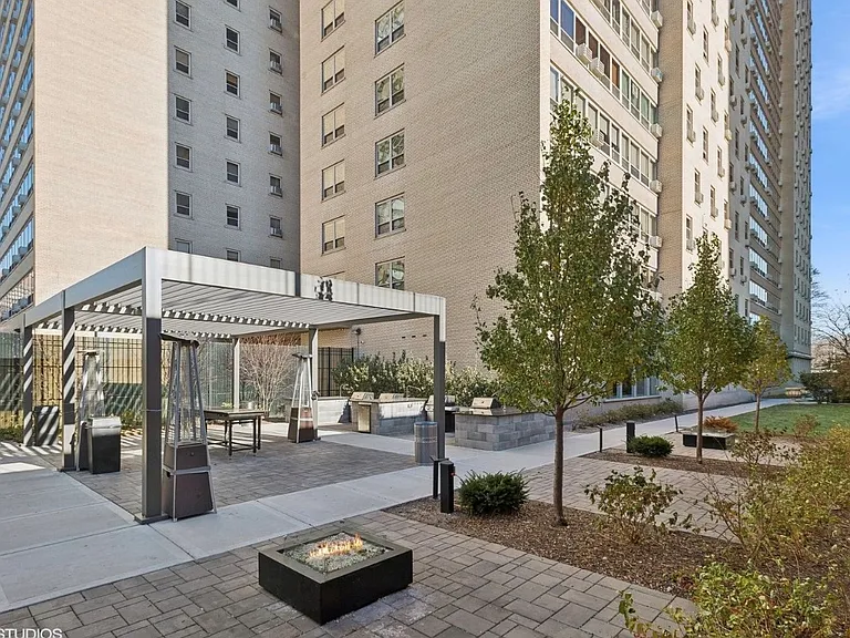 3950 N Lakeshore Dr #2015 — Photo 13