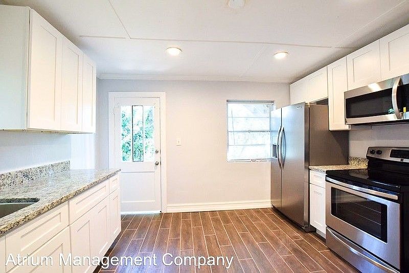 1st image of 725 Putnam Ave #1