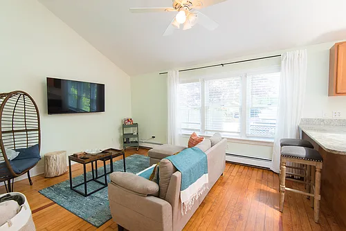 393 Aquidneck Ave Photo 1