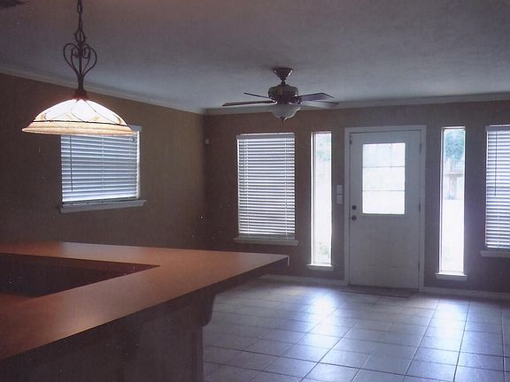 4th image of 702 Chalet Ct