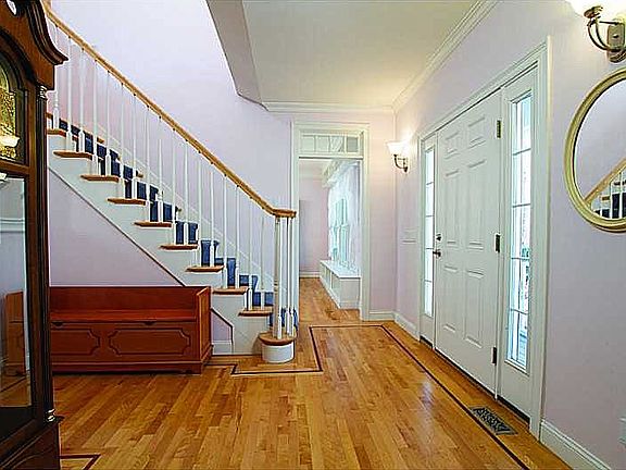 4th image of 21 Fleetwood Dr