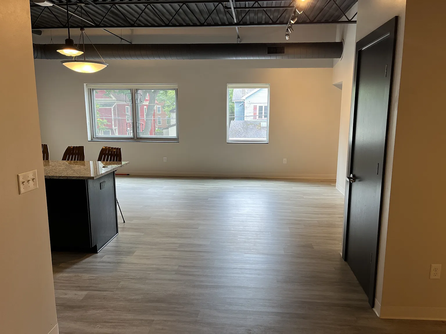 337 University Avenue - 2D — Photo 4