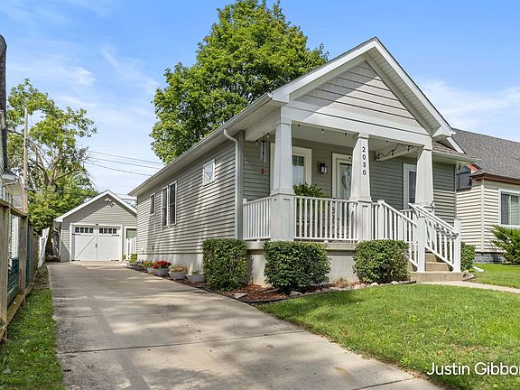 3rd image of 2030 Clifton Ave