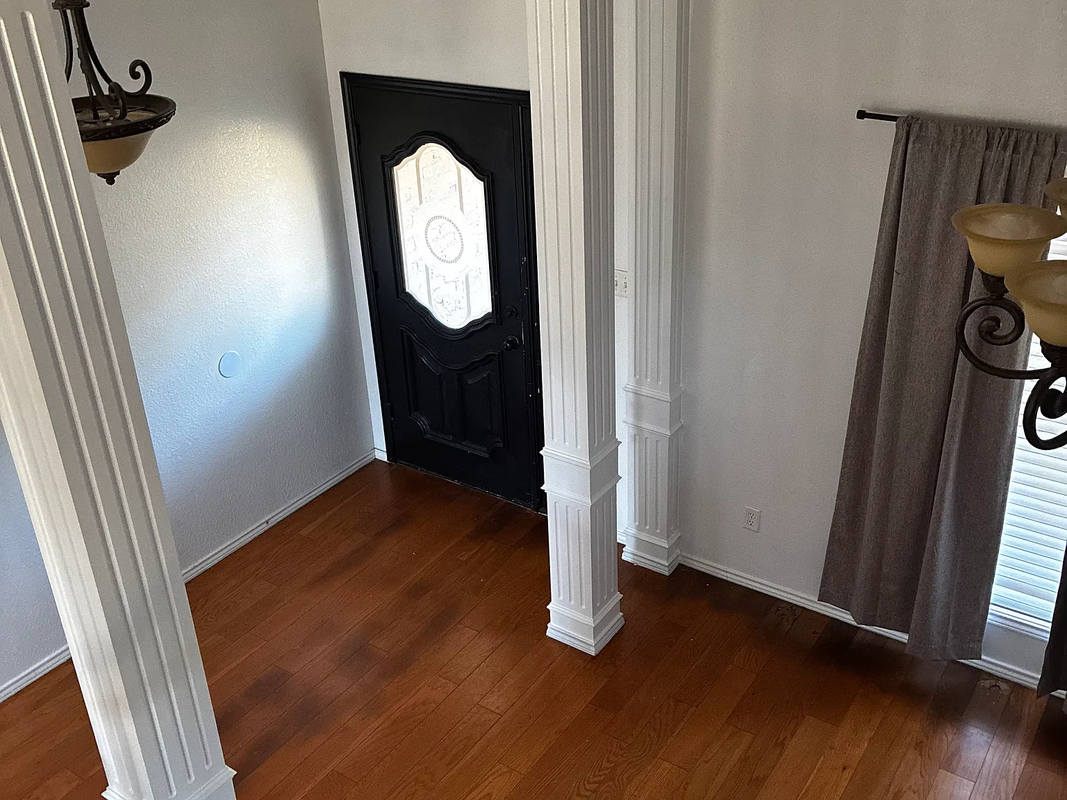 3 bed, 2.5 bath, 2103 sqft, $2,199 — Photo 3