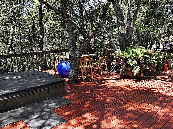 Large Shadey Deck & Spa