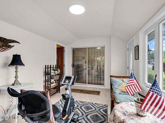 5th image of 716A Buckingham Drive