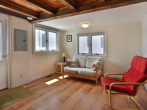4th image of 14 Harbor St