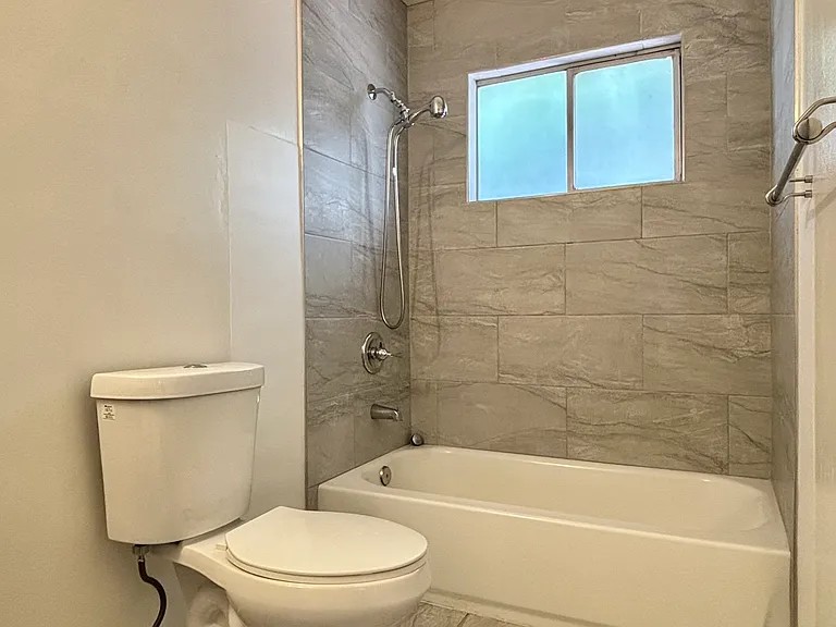 1310 W El Monte St #1310 — Photo 10