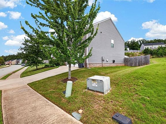 2nd image of 140 Blue Heron Way