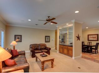 207 Chimney Hill Cir, College Station, TX 77840