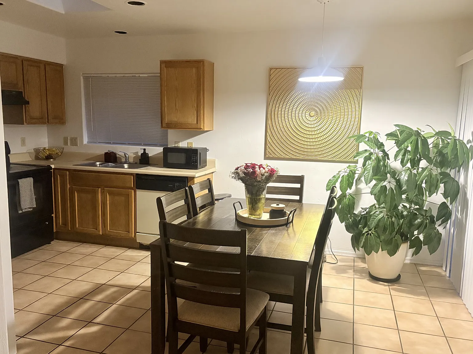3 bed, $1,225 — Photo 4