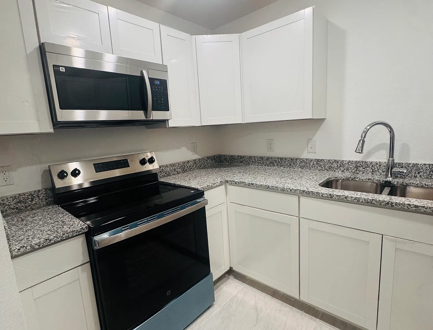 8503 S Flores St — Photo 1