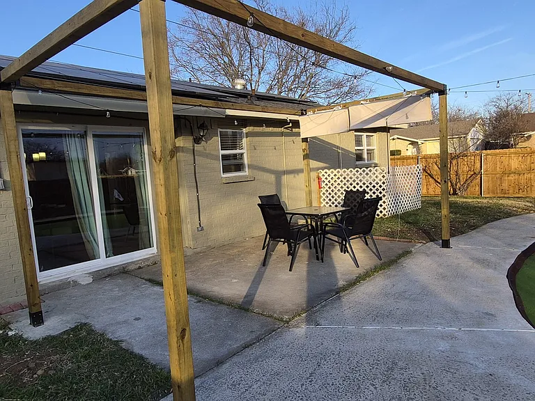 Hillwood Dr — Photo 32
