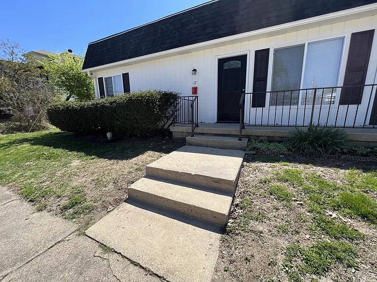 17 E Blaine St — Photo 2