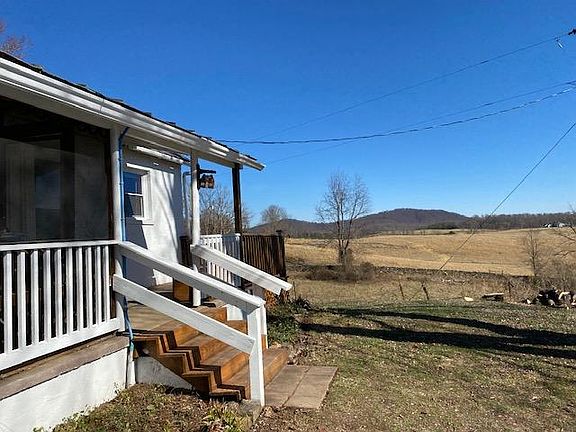 3rd image of 7 Jack Pine Ln