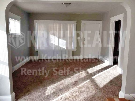 4th image of 10610 Lamontier Ave #1