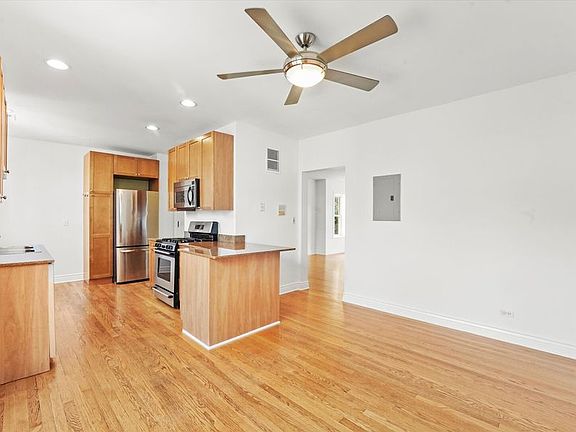 4th image of 5705 N Maplewood Ave #2