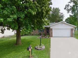 608 Saint Rose Dr, Godfrey, IL 62035