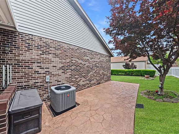 5th image of 2285 Wellington Dr