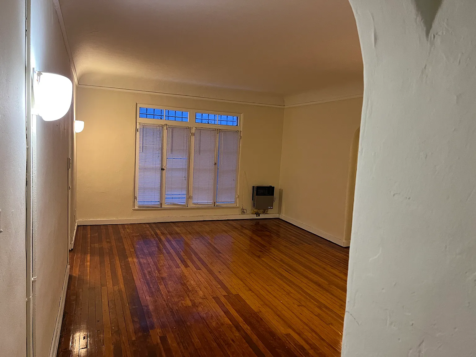 Studio, 600 sqft, $1,698 — Photo 4