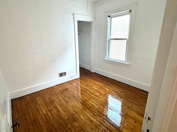 5th image of 2627 Casmere St APT 2F