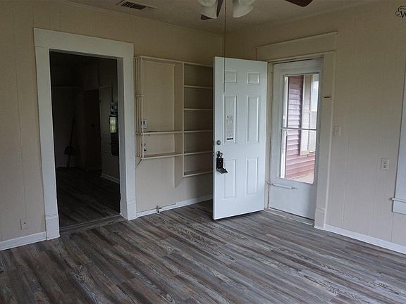 5th image of 208 Broad Ave
