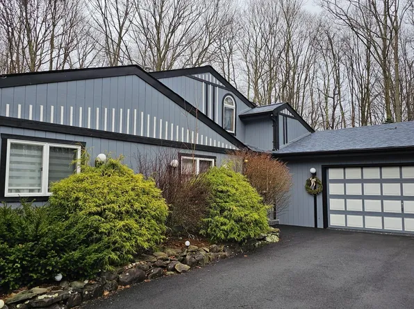 116 Charles Ln, Pocono Lake, PA 18347