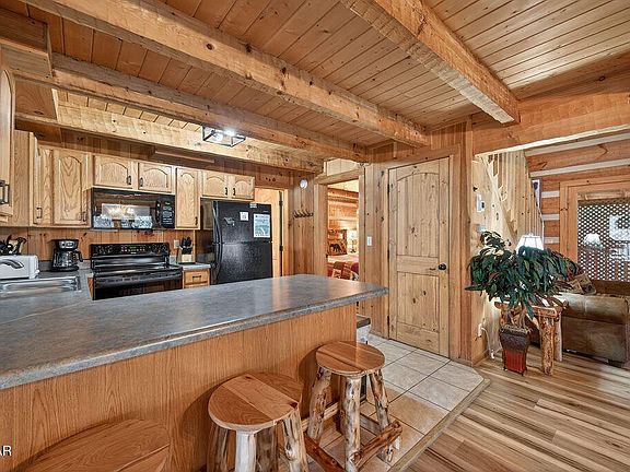 4th image of 1026 Cheshire Ct