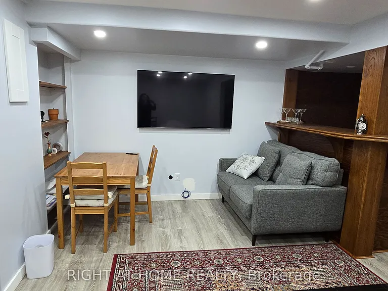 2655 Gananoque Dr #7 — Photo 3