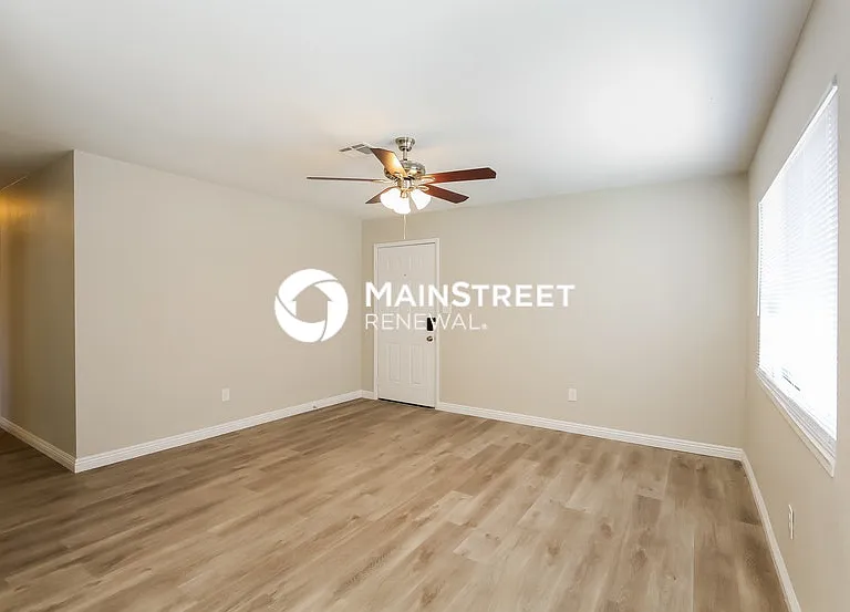 2308 Revere St — Photo 2