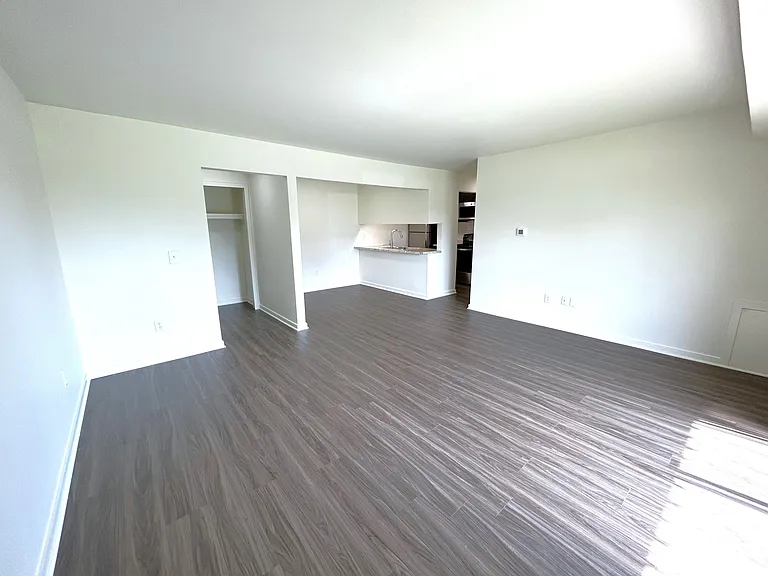 Windsor Place Apartments — Photo 91