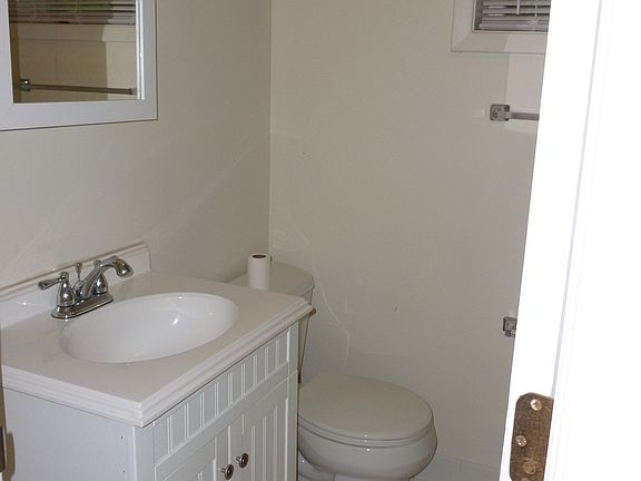 4th image of 11 Hoyt Pl
