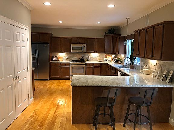 2nd image of 22 Geddes Farm Ln