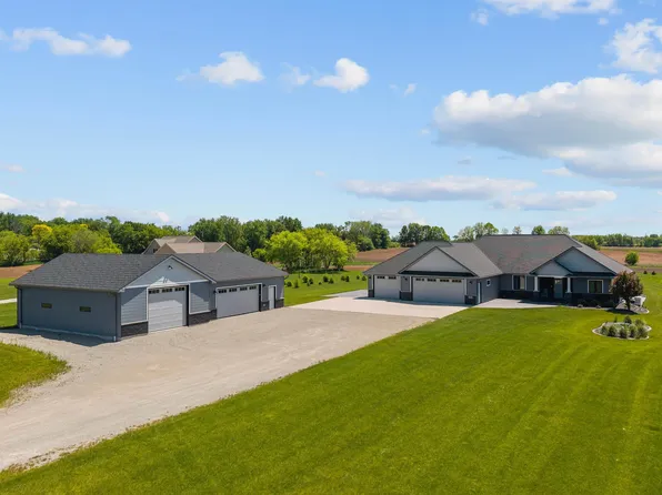 3007 Winnegamie Dr, Appleton, WI 54914