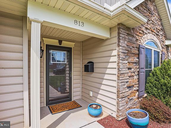 4th image of 813 W Middle St