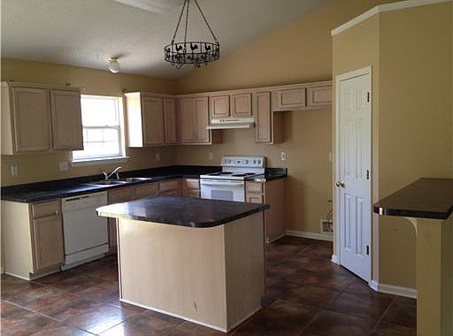 2nd image of 1719 Piney Ln