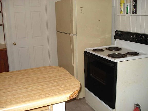 4th image of 786 S 1st St