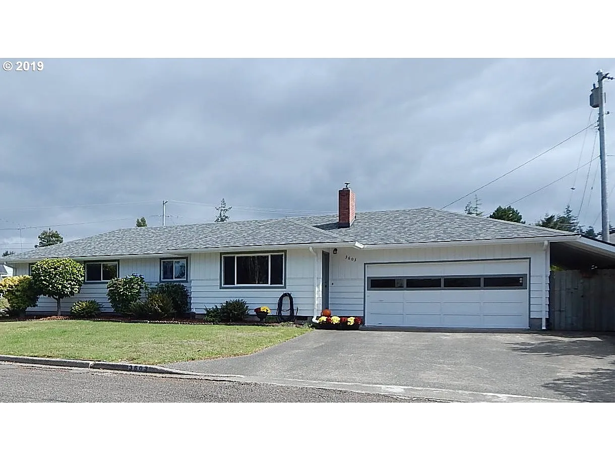 3603 Edgewood Dr photo 1