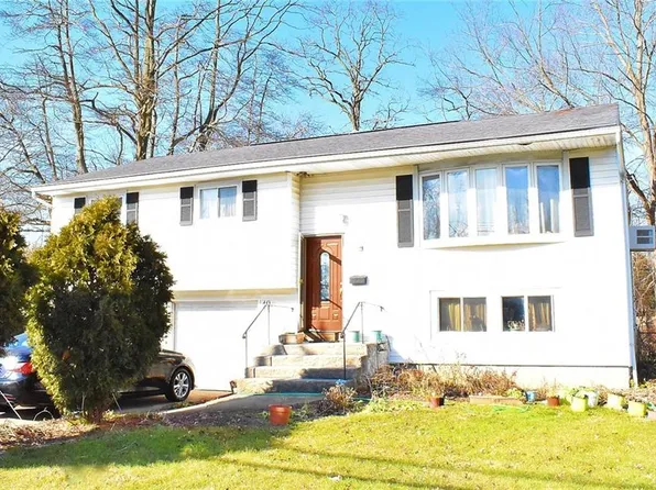 49 Main Ave, Wyandanch, NY 11798