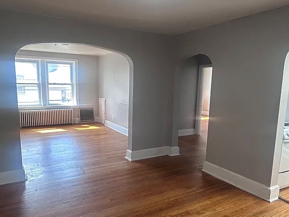 1st image of 94 Remsen St APT 3