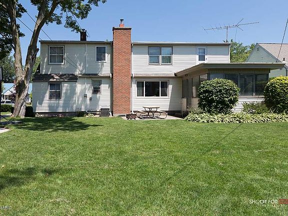 3rd image of 248 W 23rd St