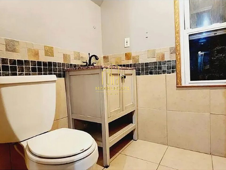 2nd image of 89 W 20th St #1