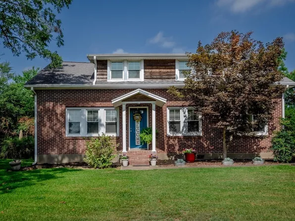 103 11th St, Mena, AR 71953