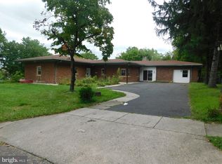 410 W River Dr, Pennsauken, NJ 08110