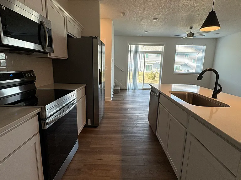 220 NW Waverly Dr #1 — Photo 9