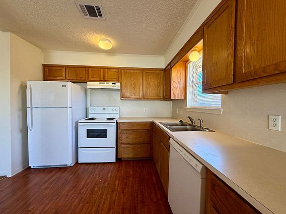 5th image of 636 Park Place Dr