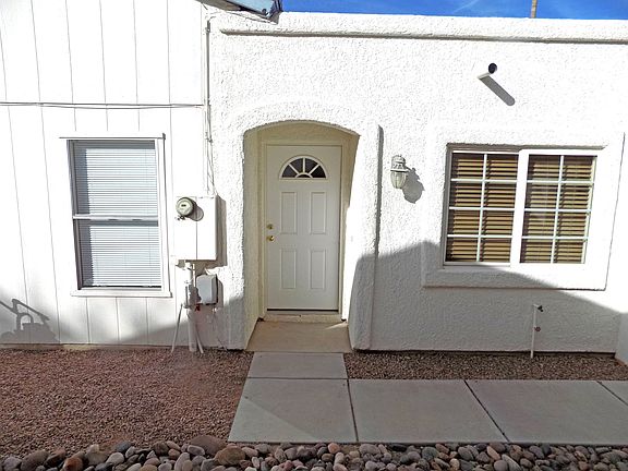 2nd image of 1049 N Fleetwood Pl