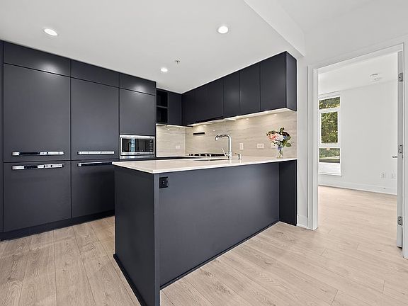 4th image of 450 Westview St #302